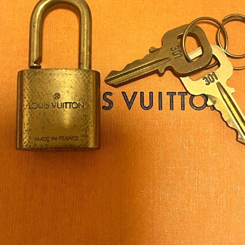 Authentic Louis Vuitton Lock and set of Keys